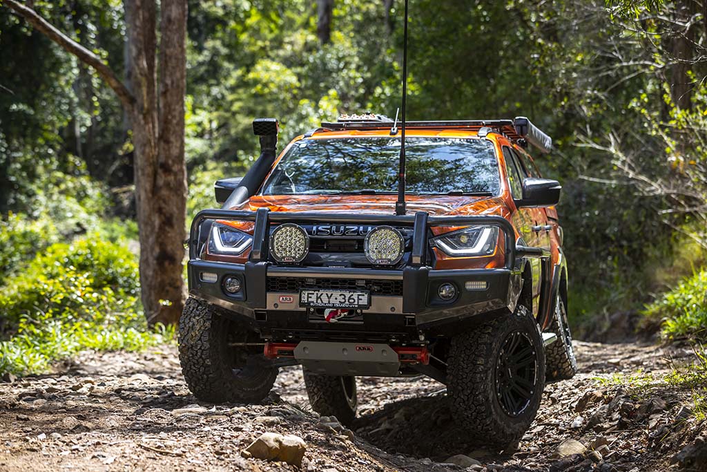 Isuzu-D-Max_bull-bar_led-lighting_under-vehicle-protection_snorkel